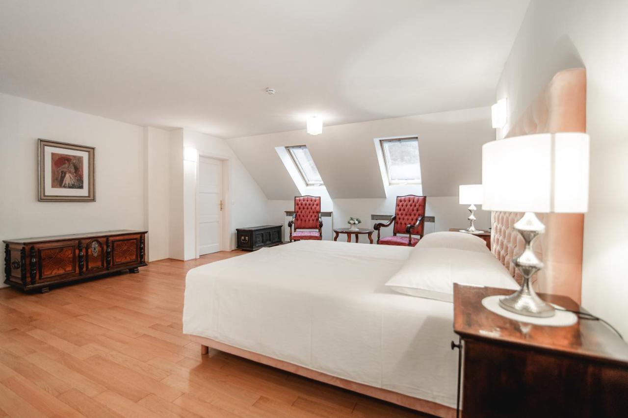 Grad Strmol Villa Cerklje na Gorenjskem Luaran gambar